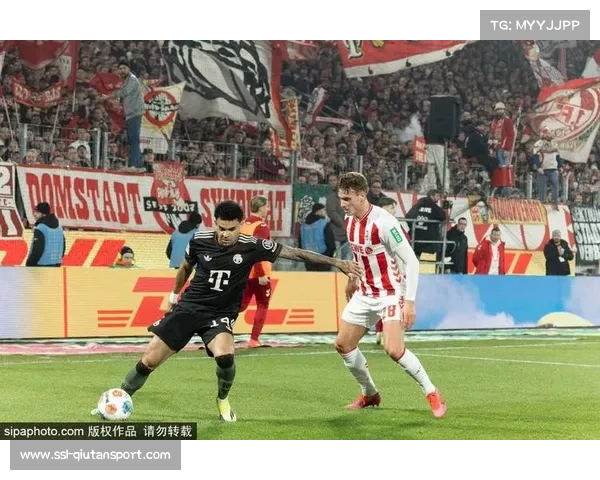 奥利塞助攻迪亚斯破门，拜仁客场反超瞬间